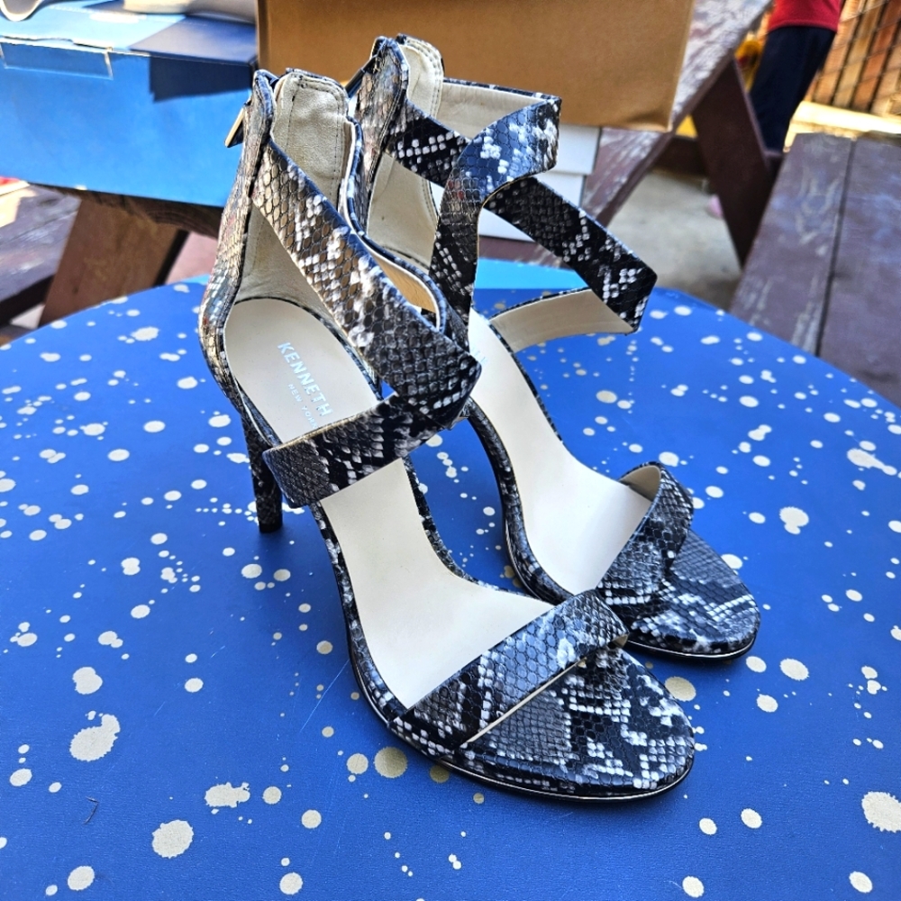 Kenneth Cole New York Brooke Cross Sandal Women's Size 9M - Picture 2 of 16